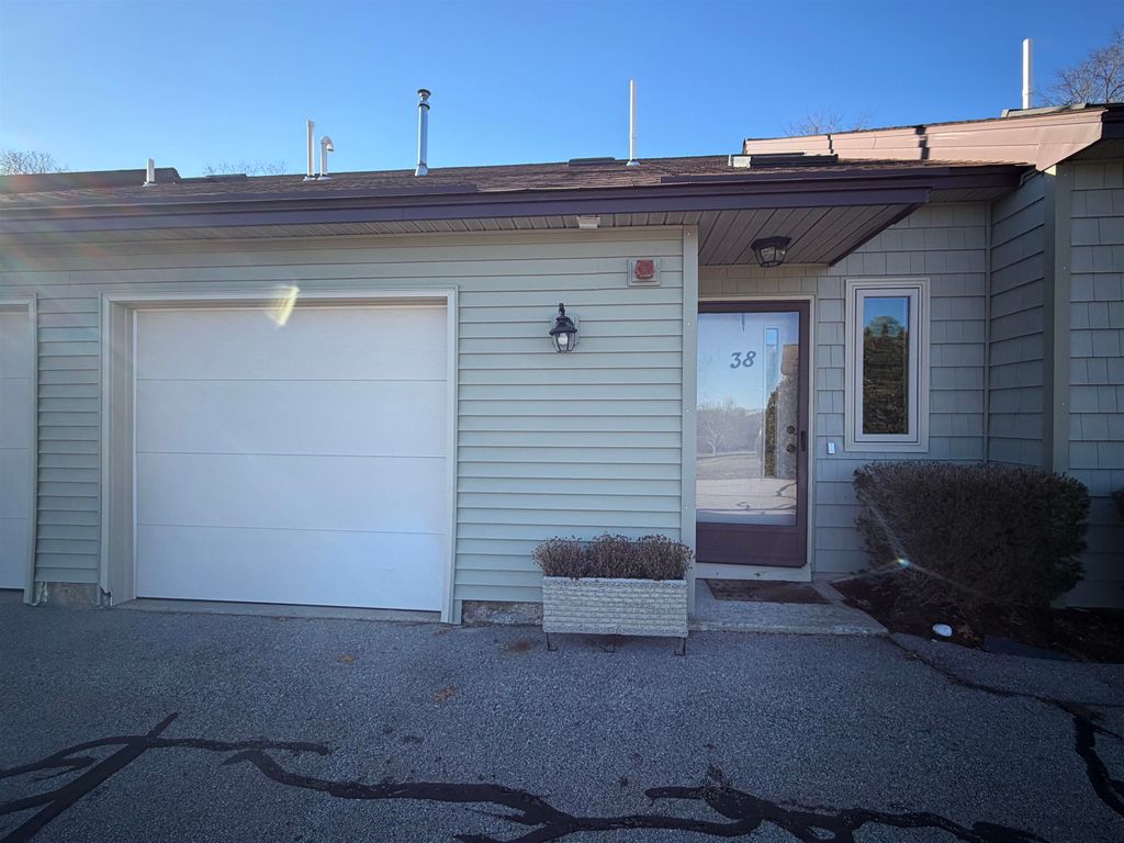 Photo of 38 Tideview Drive, Dover, NH 03820 (MLS # 5071560)