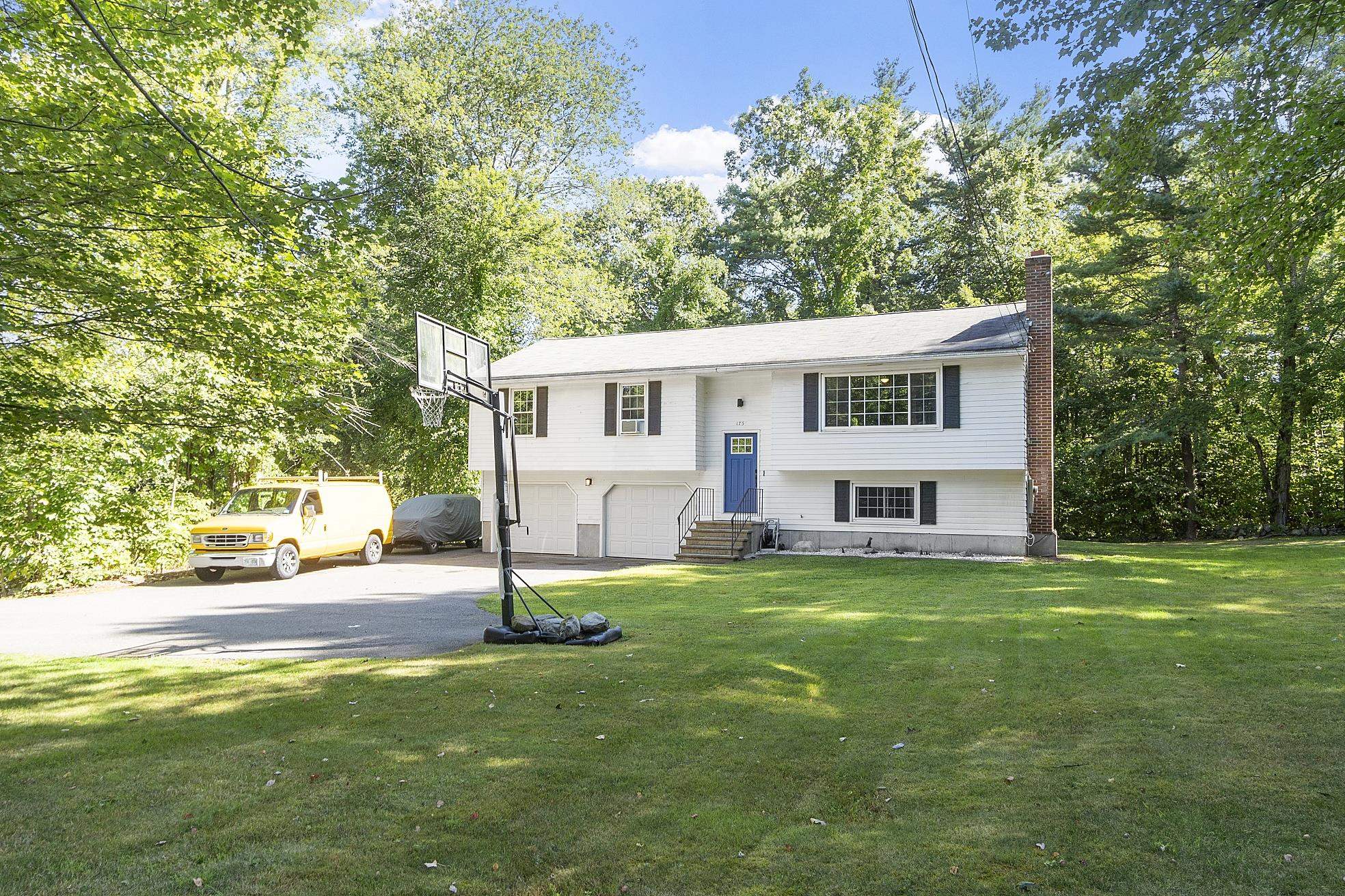 Derry, New Hampshire 03038, United States, 3 Bedrooms Bedrooms, ,2 BathroomsBathrooms,Residential,Pending,204111