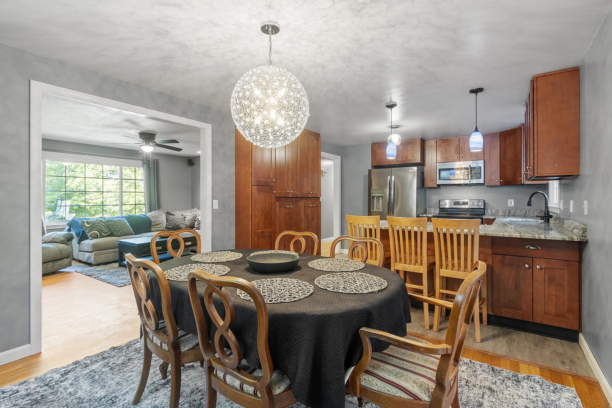 Derry, New Hampshire 03038, United States, 3 Bedrooms Bedrooms, ,2 BathroomsBathrooms,Residential,Pending,204111