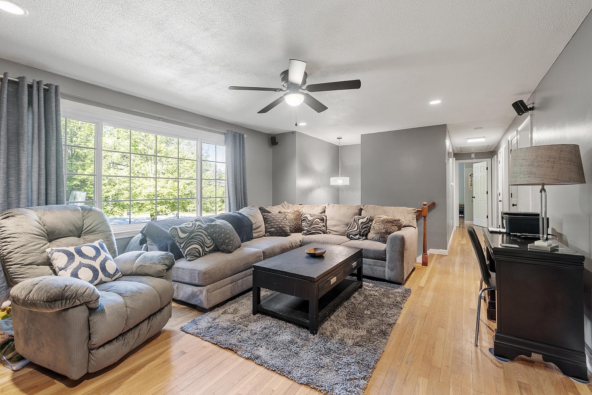 Derry, New Hampshire 03038, United States, 3 Bedrooms Bedrooms, ,2 BathroomsBathrooms,Residential,Pending,204111