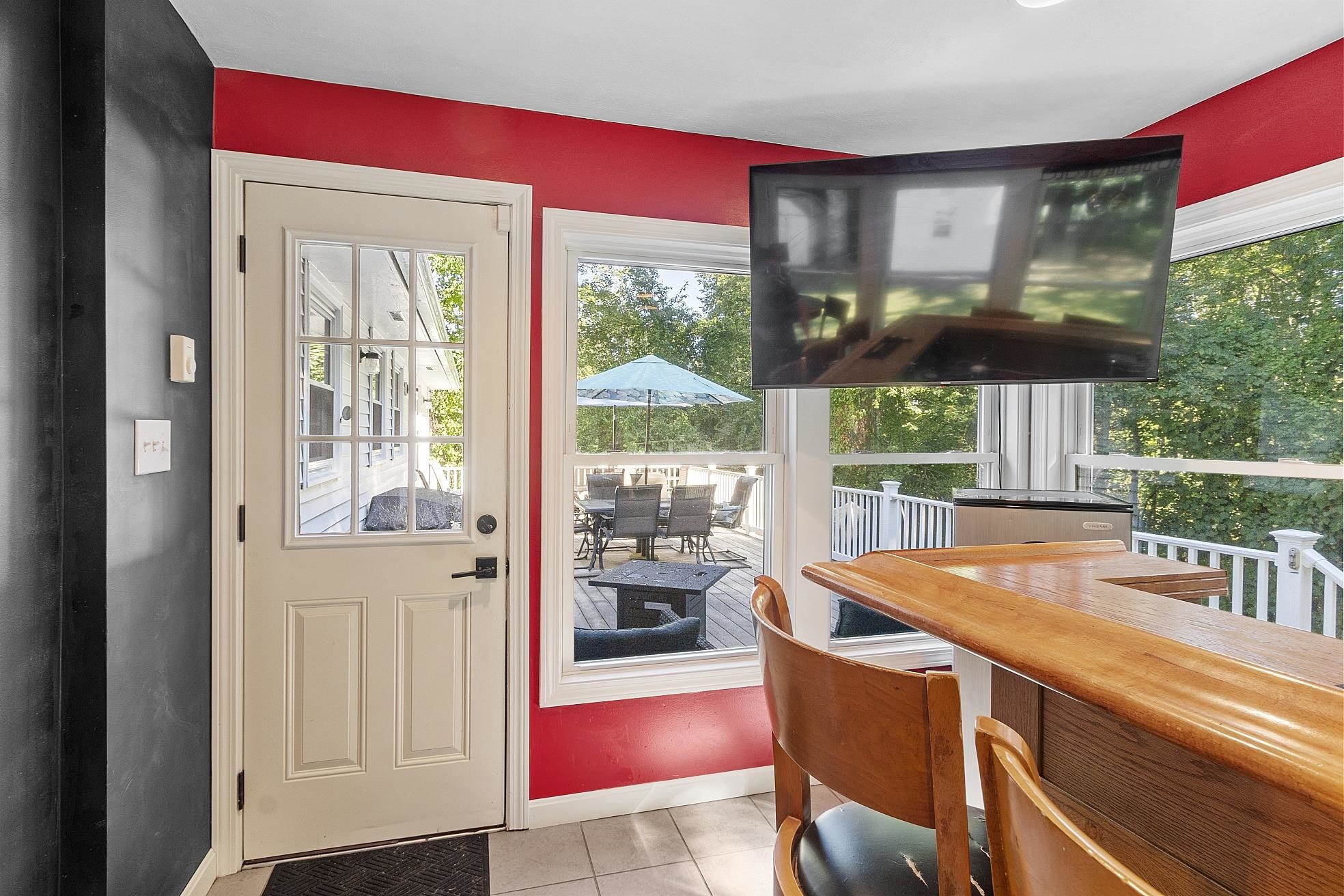 Derry, New Hampshire 03038, United States, 3 Bedrooms Bedrooms, ,2 BathroomsBathrooms,Residential,Pending,204111