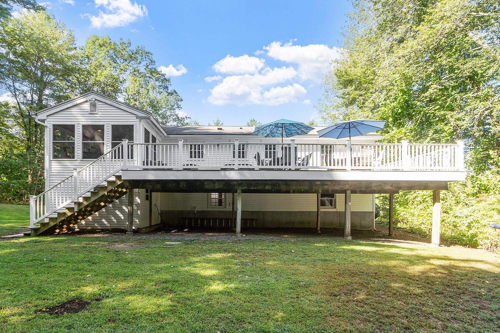 Derry, New Hampshire 03038, United States, 3 Bedrooms Bedrooms, ,2 BathroomsBathrooms,Residential,Pending,204111