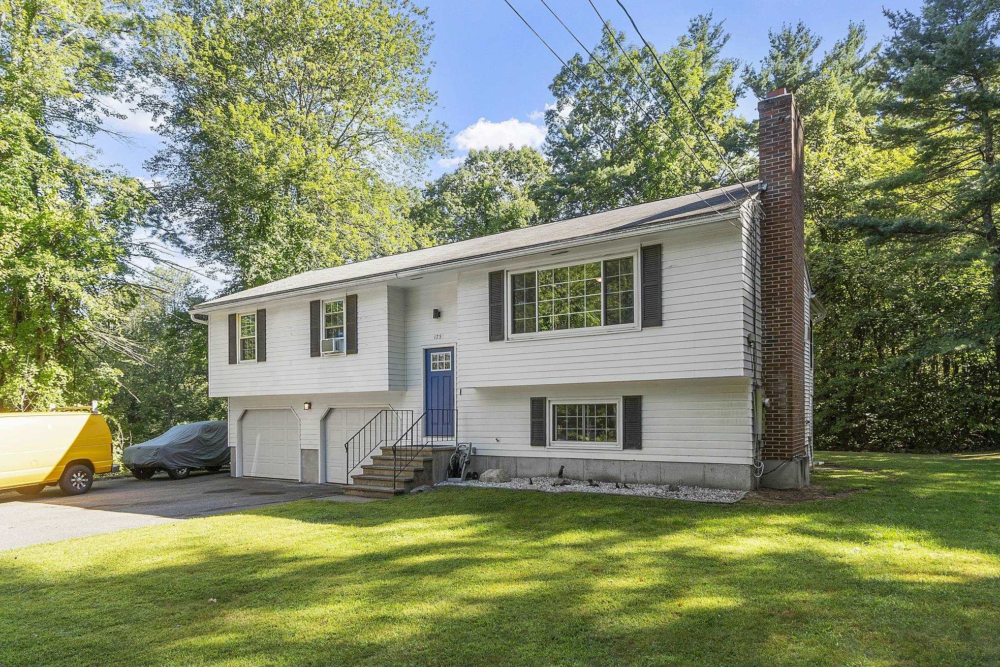 Derry, New Hampshire 03038, United States, 3 Bedrooms Bedrooms, ,2 BathroomsBathrooms,Residential,Pending,204111