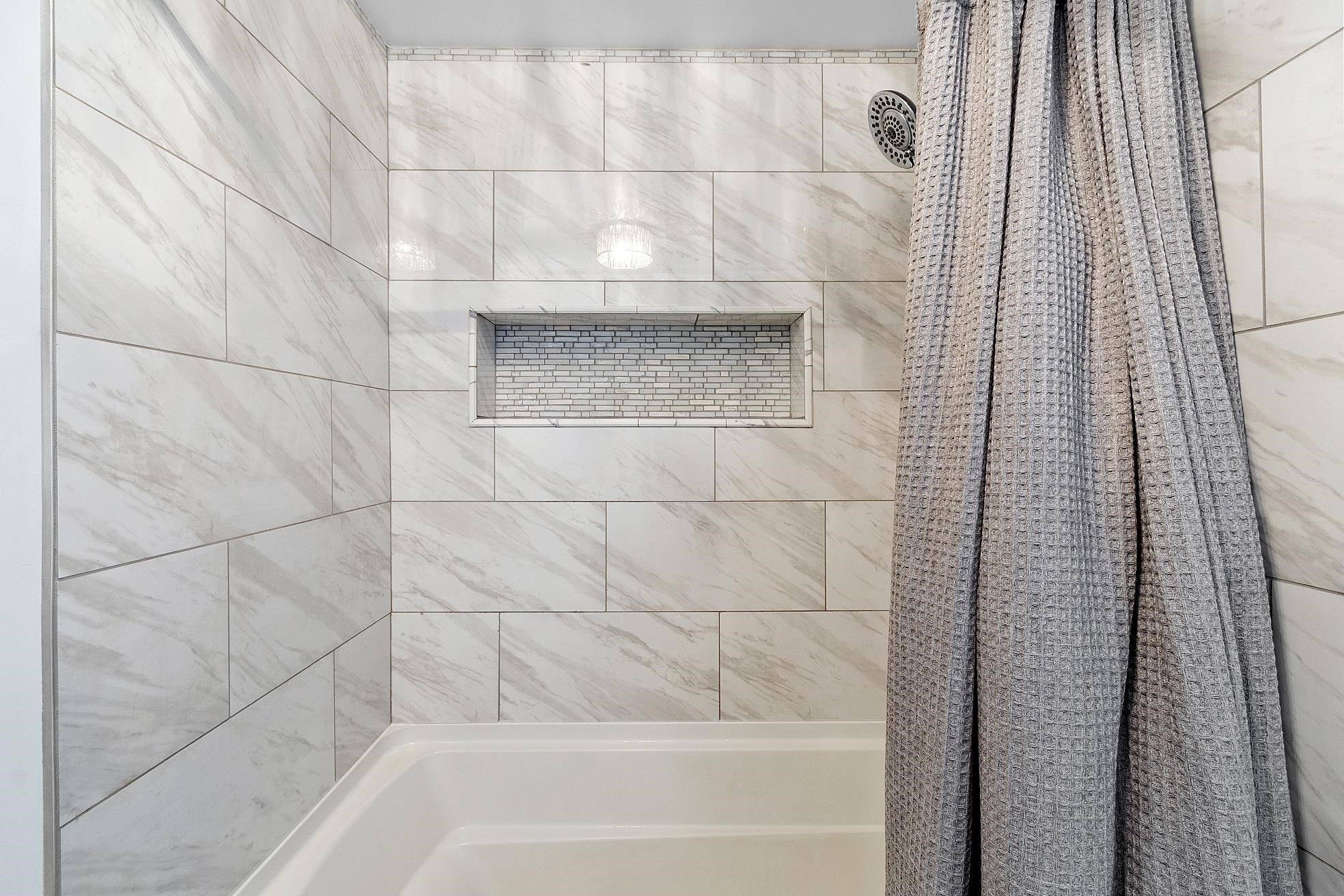 Derry, New Hampshire 03038, United States, 3 Bedrooms Bedrooms, ,2 BathroomsBathrooms,Residential,Pending,204111