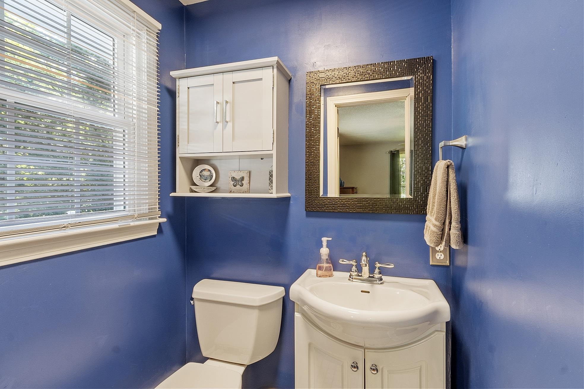 Derry, New Hampshire 03038, United States, 3 Bedrooms Bedrooms, ,2 BathroomsBathrooms,Residential,Pending,204111