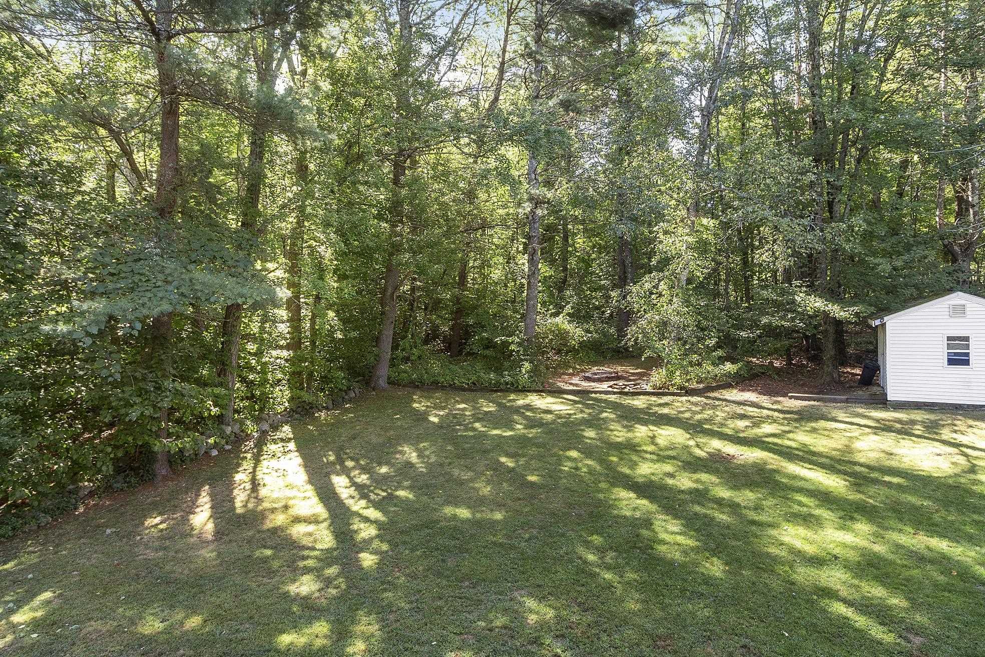 Derry, New Hampshire 03038, United States, 3 Bedrooms Bedrooms, ,2 BathroomsBathrooms,Residential,Pending,204111