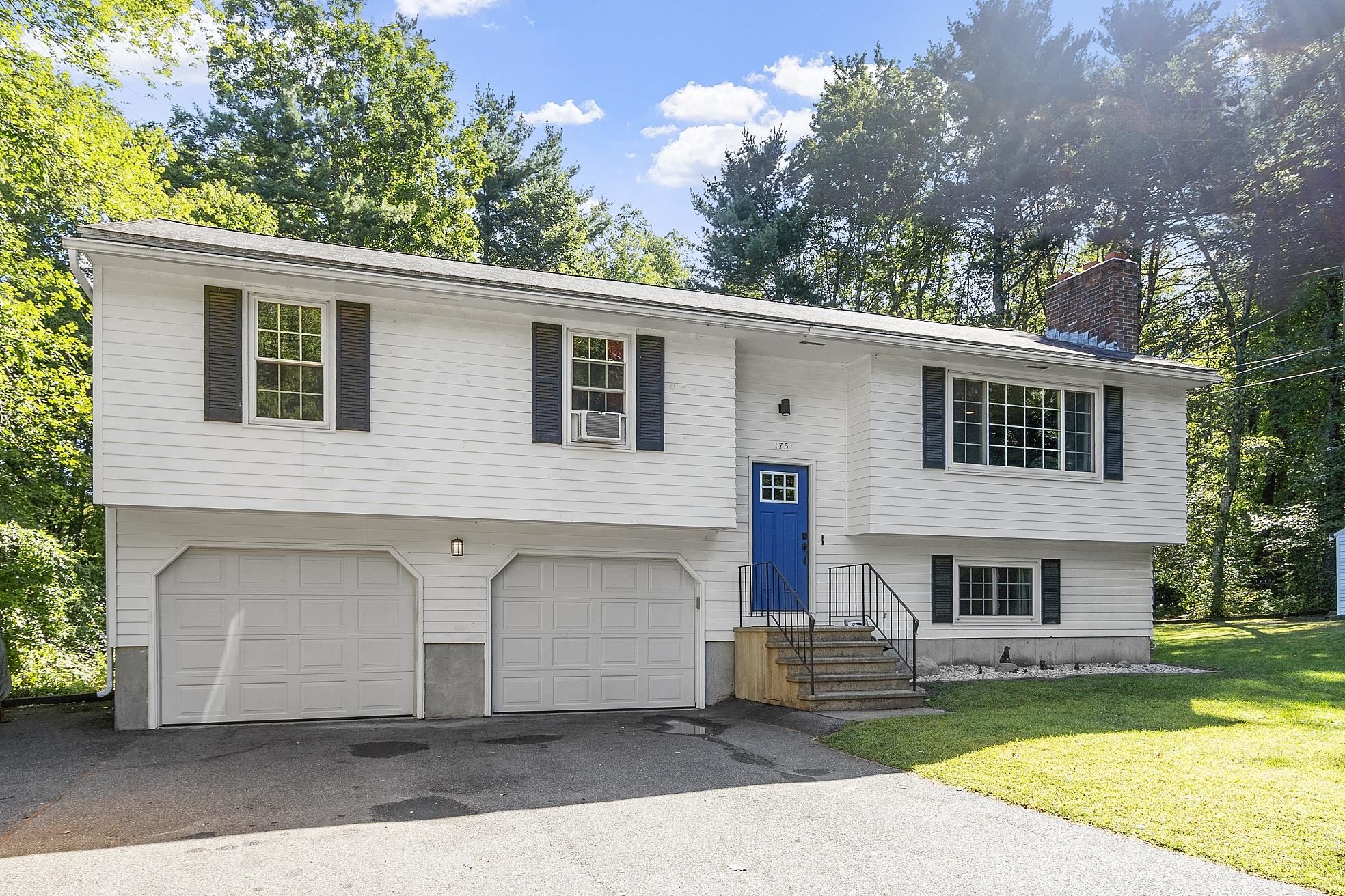 Derry, New Hampshire 03038, United States, 3 Bedrooms Bedrooms, ,2 BathroomsBathrooms,Residential,Pending,204111