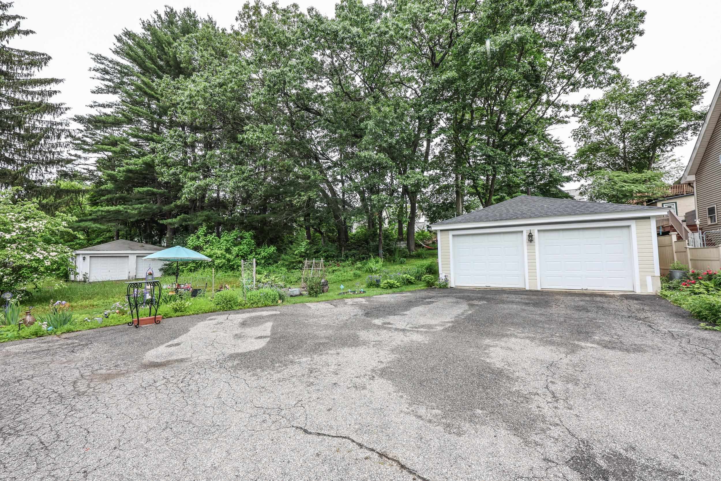 164 Rochelle Avenue