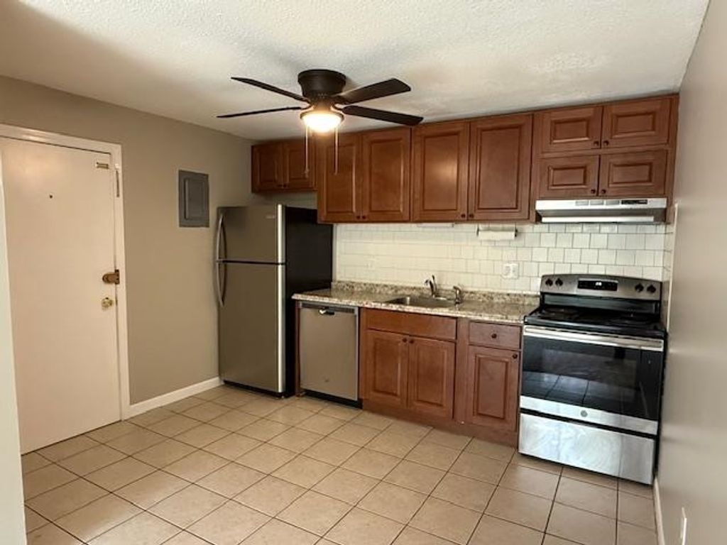 Photo of 1 Charleston Street, Londonderry, NH 03053 (MLS # 5067508)