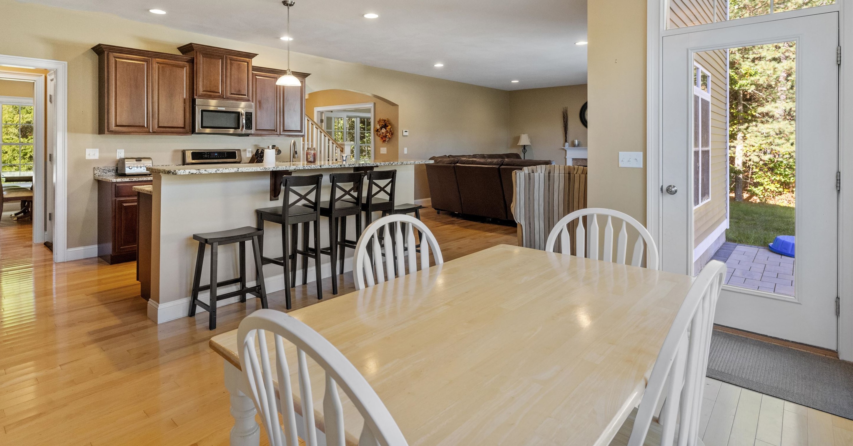 Auburn, New Hampshire 03032, United States, 4 Bedrooms Bedrooms, ,3 BathroomsBathrooms,Residential,Active,224345