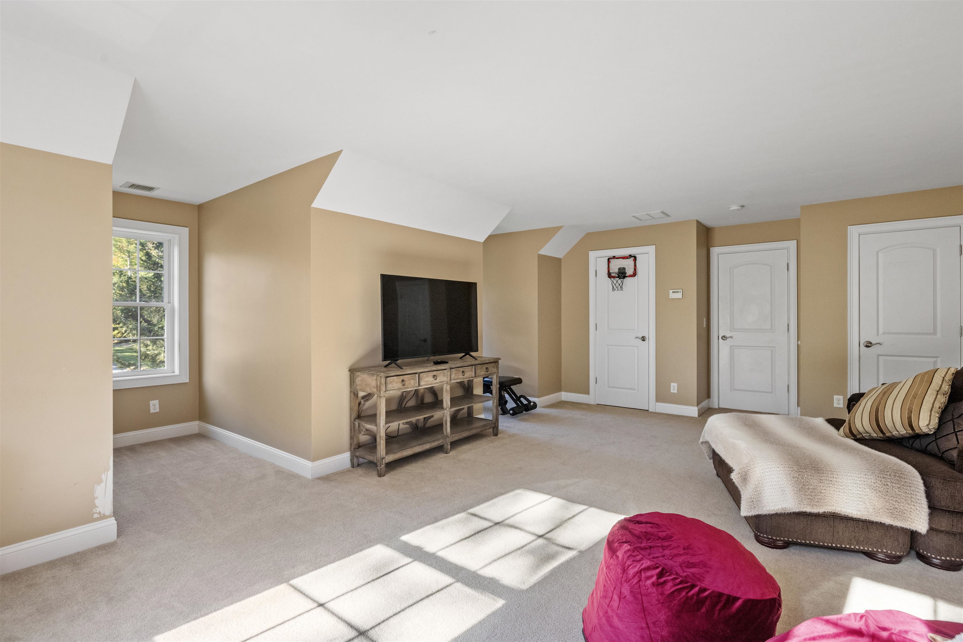 Auburn, New Hampshire 03032, United States, 4 Bedrooms Bedrooms, ,3 BathroomsBathrooms,Residential,Active,224345