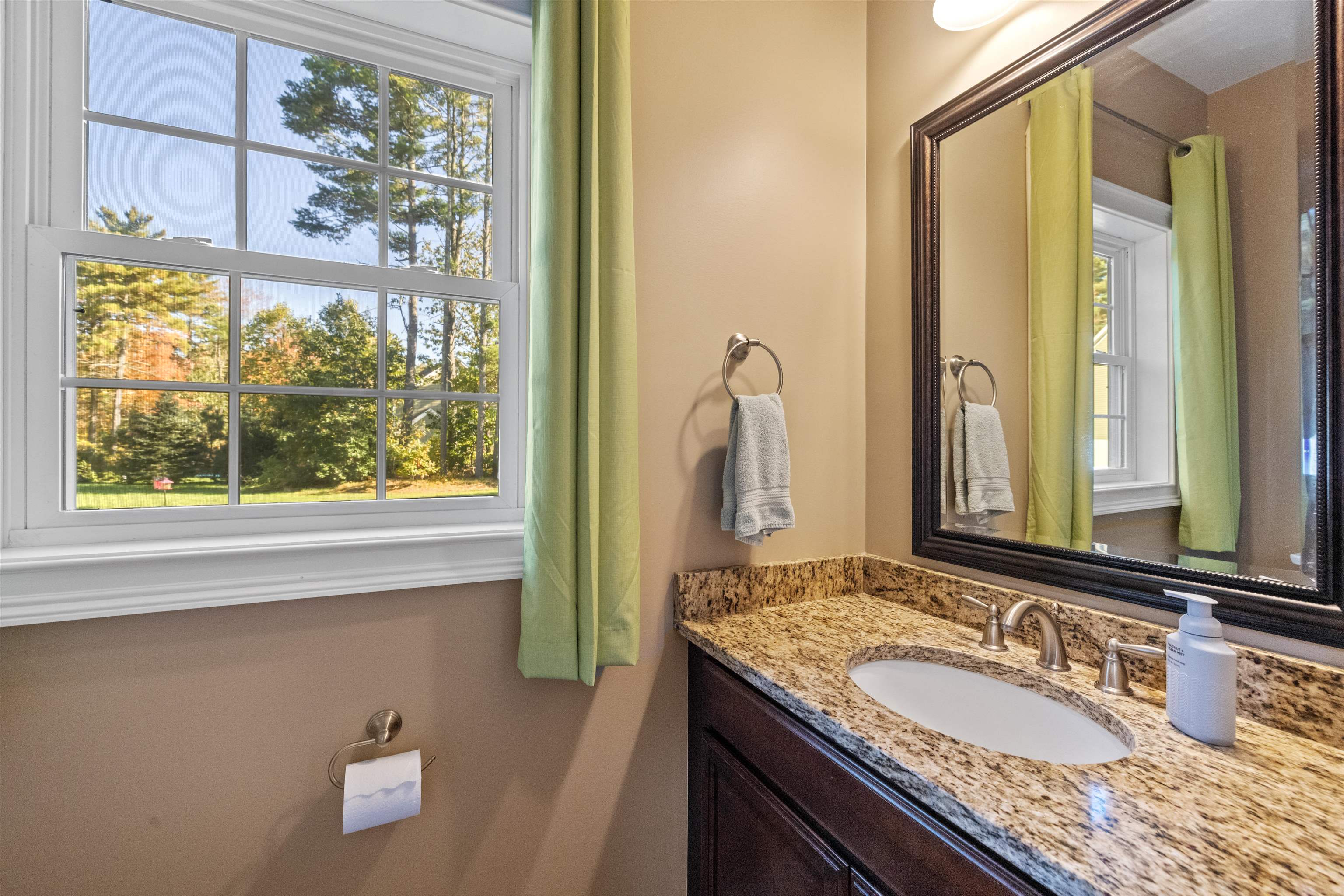 Auburn, New Hampshire 03032, United States, 4 Bedrooms Bedrooms, ,3 BathroomsBathrooms,Residential,Active,224345