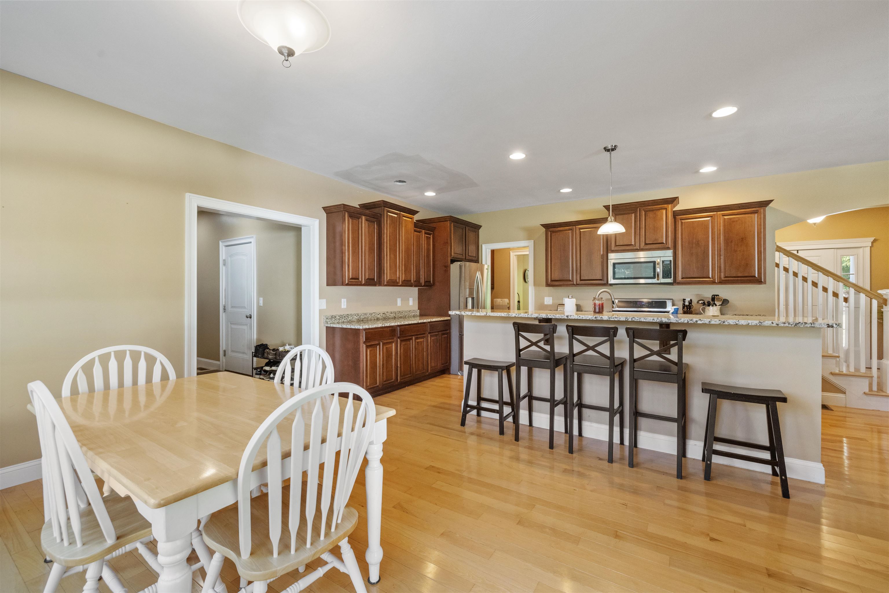 Auburn, New Hampshire 03032, United States, 4 Bedrooms Bedrooms, ,3 BathroomsBathrooms,Residential,Active,224345