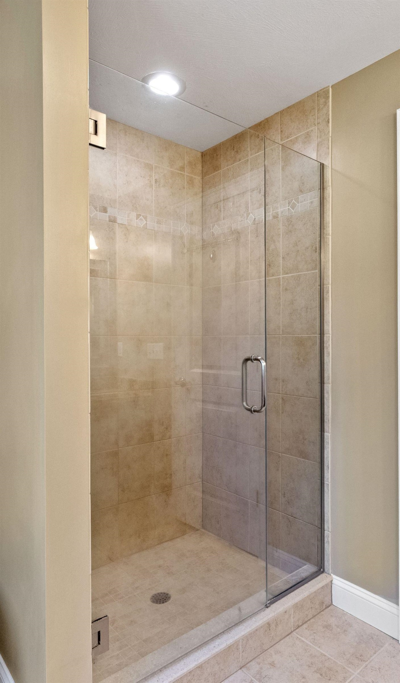 Auburn, New Hampshire 03032, United States, 4 Bedrooms Bedrooms, ,3 BathroomsBathrooms,Residential,Active,224345