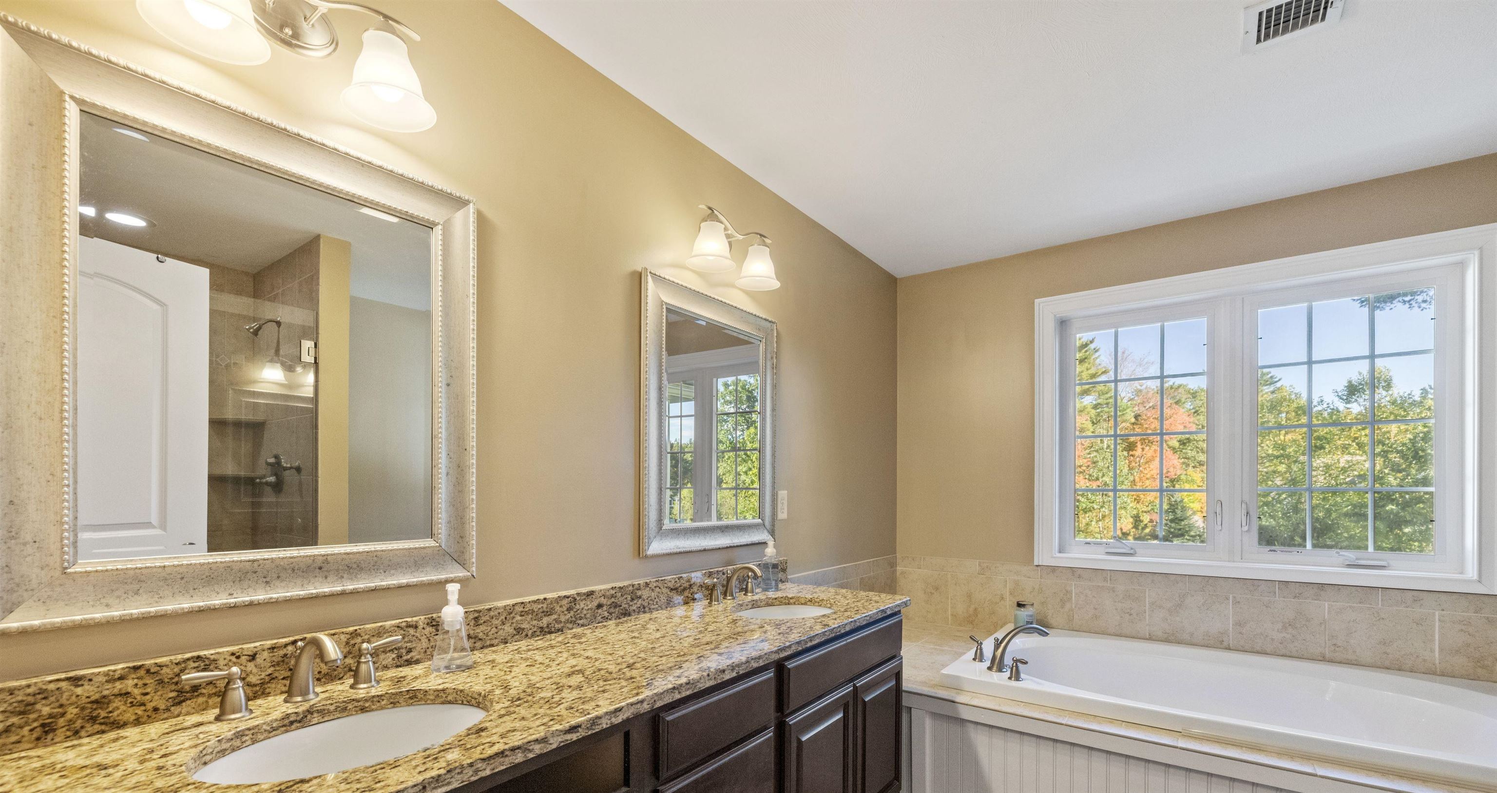 Auburn, New Hampshire 03032, United States, 4 Bedrooms Bedrooms, ,3 BathroomsBathrooms,Residential,Active,224345