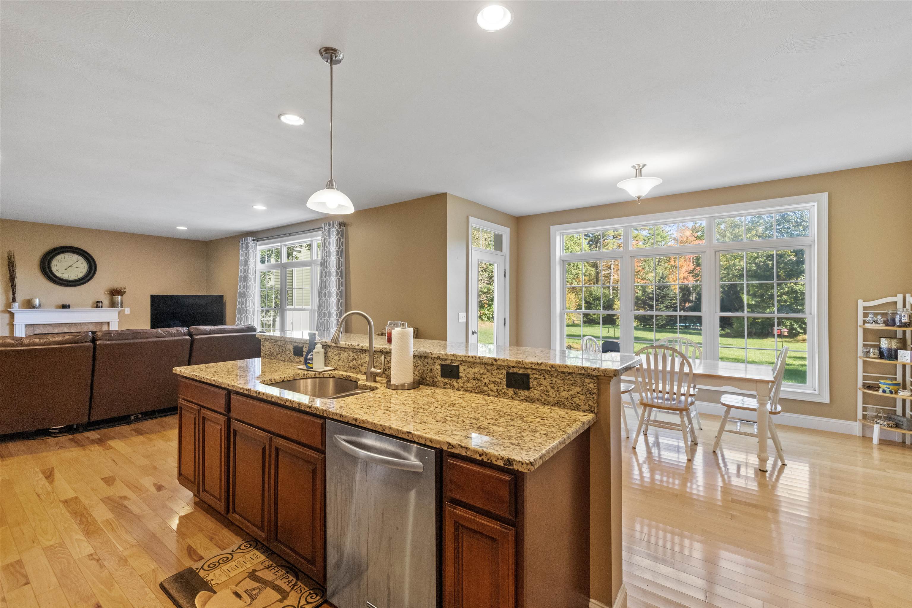 Auburn, New Hampshire 03032, United States, 4 Bedrooms Bedrooms, ,3 BathroomsBathrooms,Residential,Active,224345