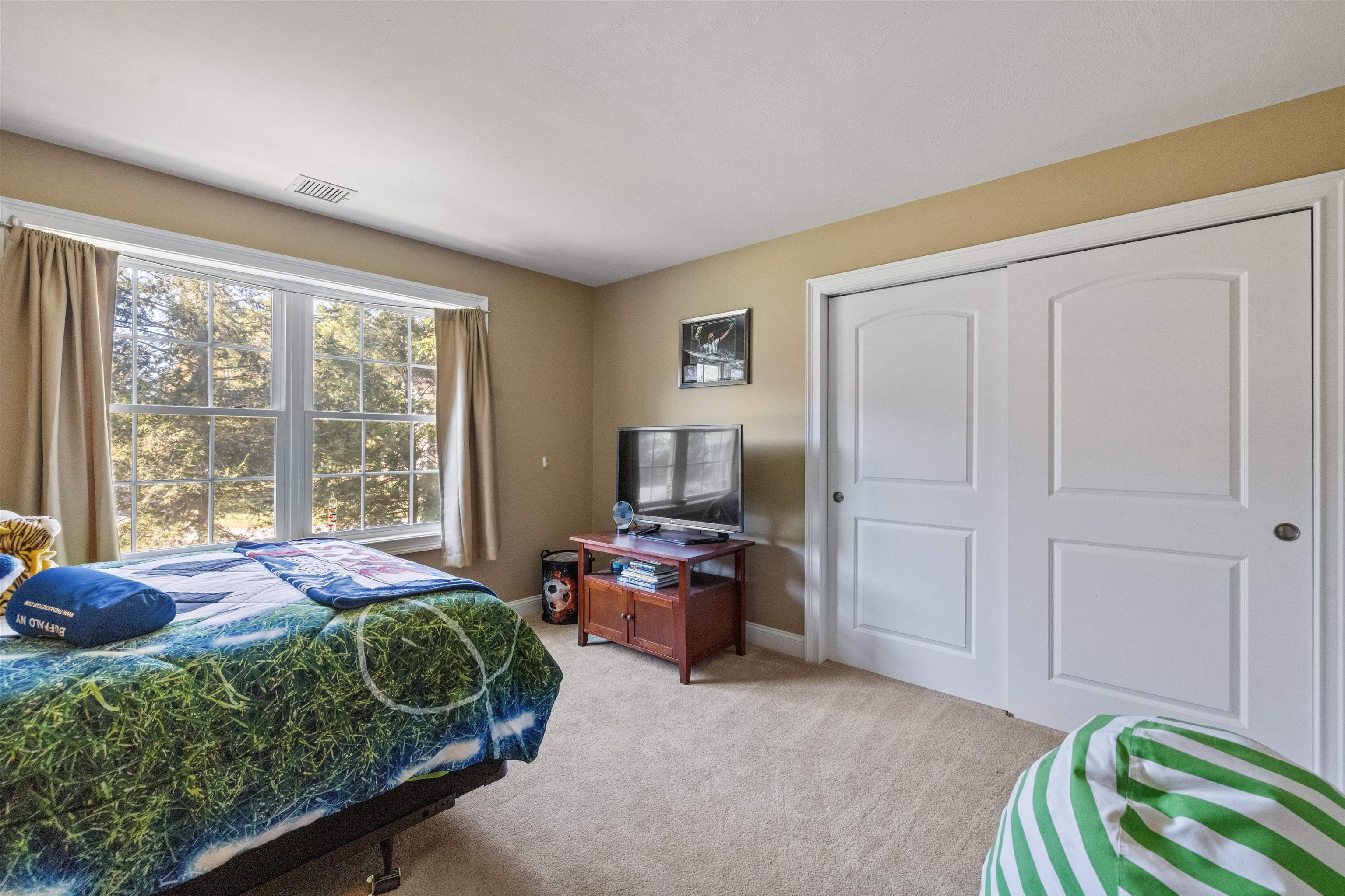 Auburn, New Hampshire 03032, United States, 4 Bedrooms Bedrooms, ,3 BathroomsBathrooms,Residential,Active,224345