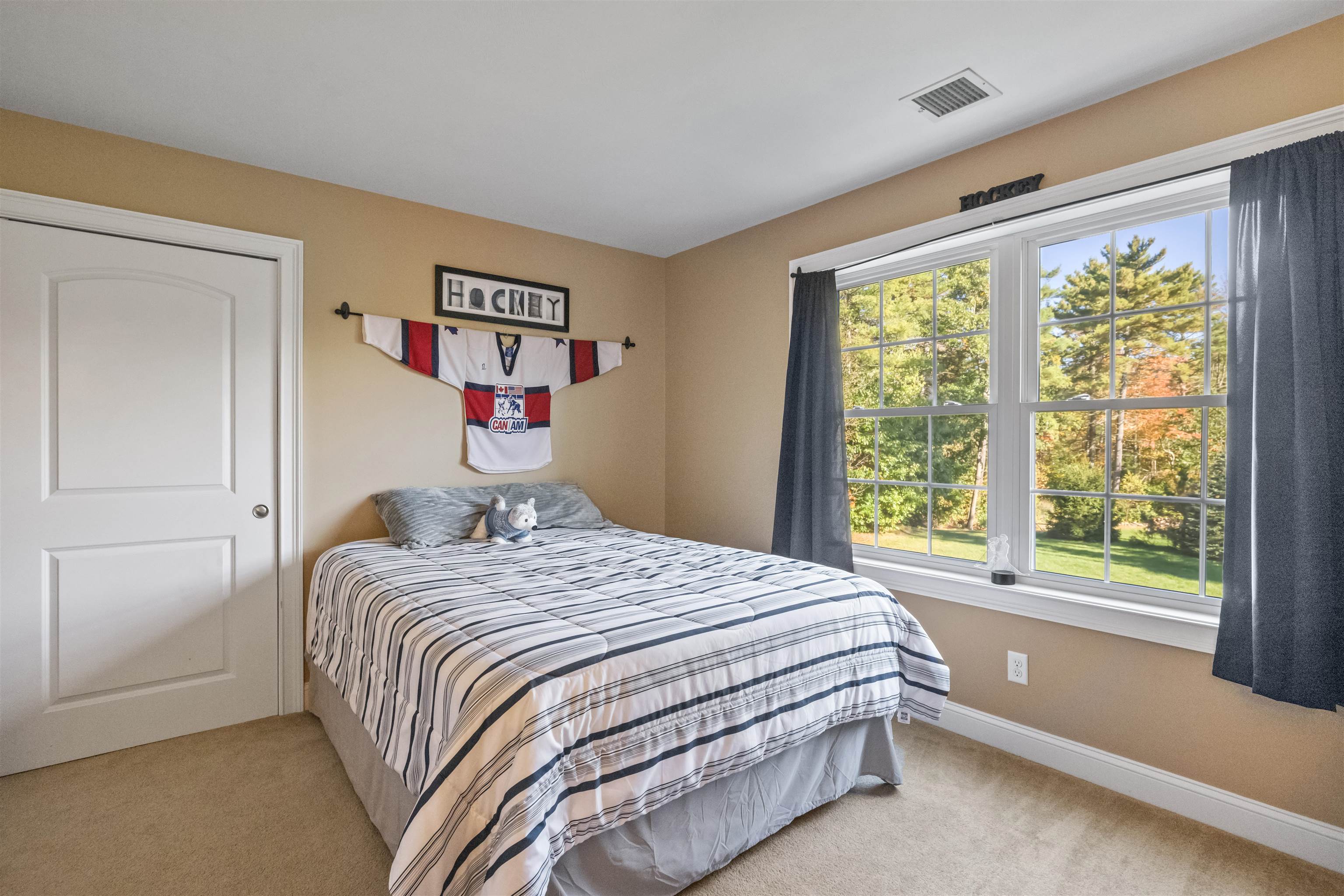 Auburn, New Hampshire 03032, United States, 4 Bedrooms Bedrooms, ,3 BathroomsBathrooms,Residential,Active,224345