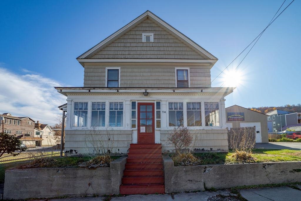 534 Champlain Street