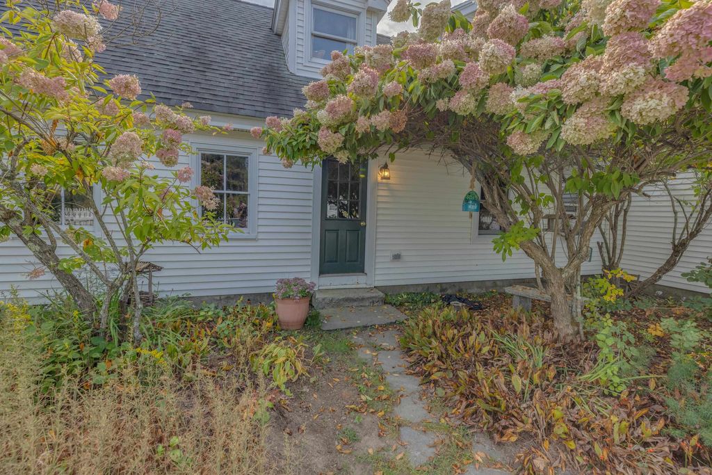 Photo of 34 North Shore Road, Hebron, NH 03241 (MLS # 5083300)