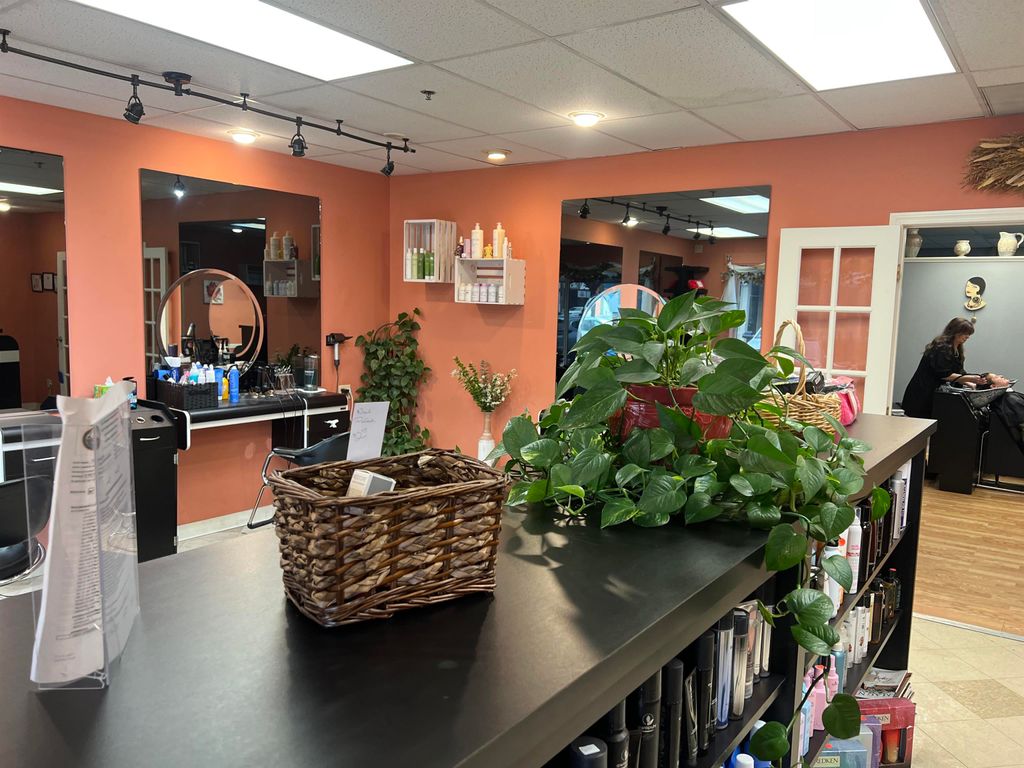 Photo of 6 west broadway Street #4, Derry, NH 03038 (MLS # 5031448)