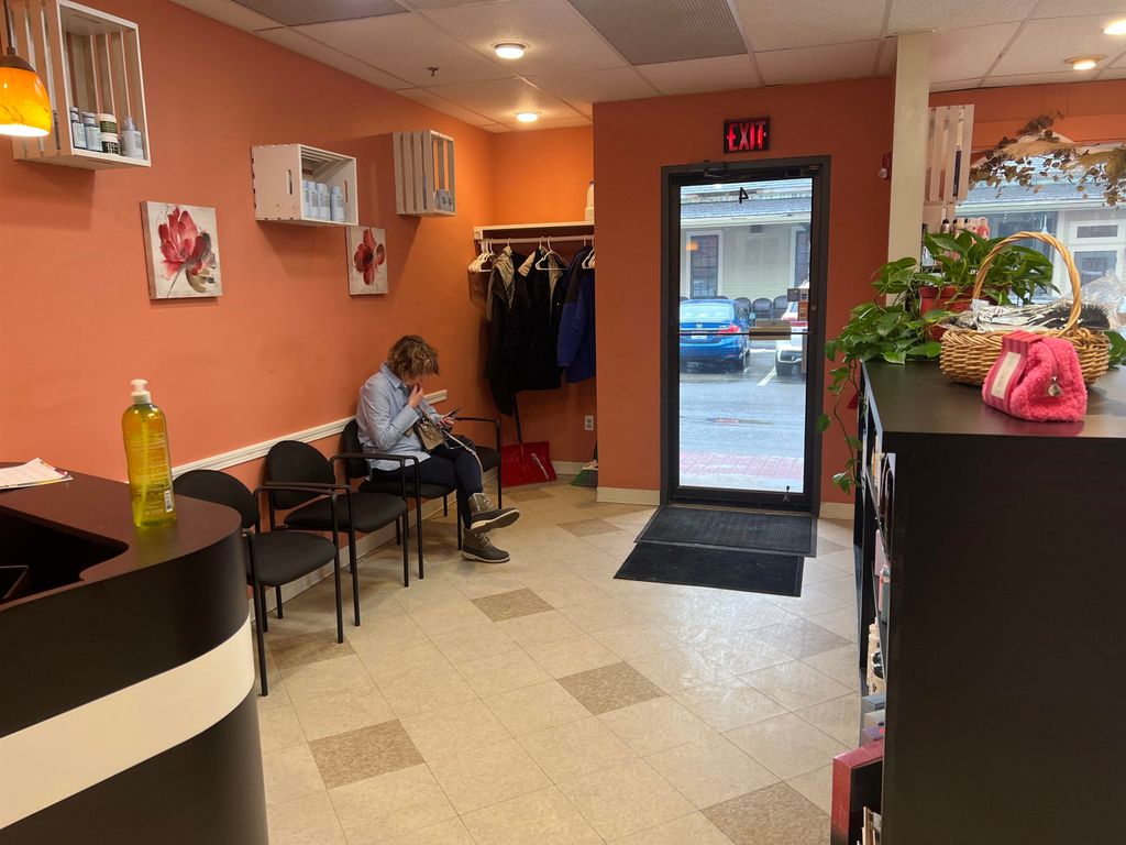 Photo of 6 west broadway Street #4, Derry, NH 03038 (MLS # 5031448)