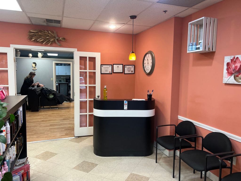 Photo of 6 west broadway Street #4, Derry, NH 03038 (MLS # 5031448)