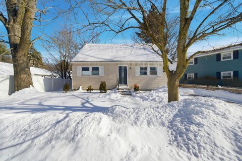 Photo of 32 Fairview Avenue, Nashua, NH 03060 (MLS # 5076236)