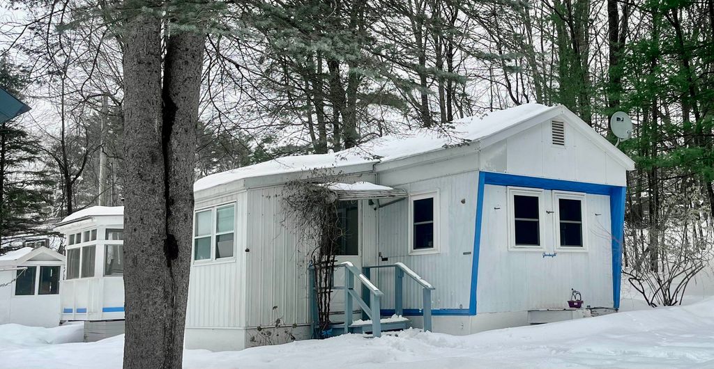 Photo of 7 Sargent Place #21, Gilford, NH 03249 (MLS # 5078734)