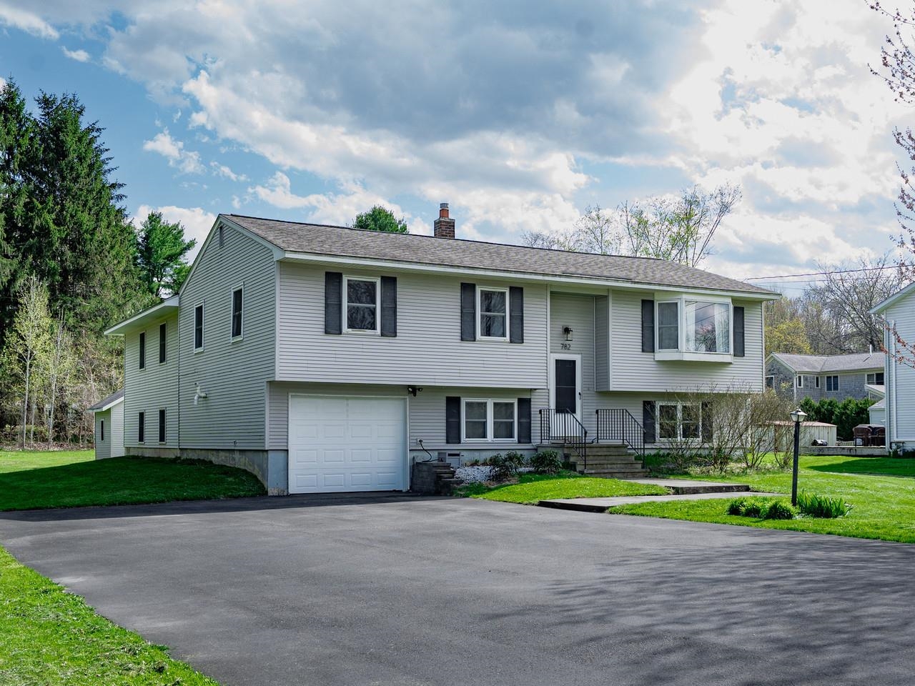 Photo 1 of 28 — 782 Falls Road, Shelburne, VT 05482