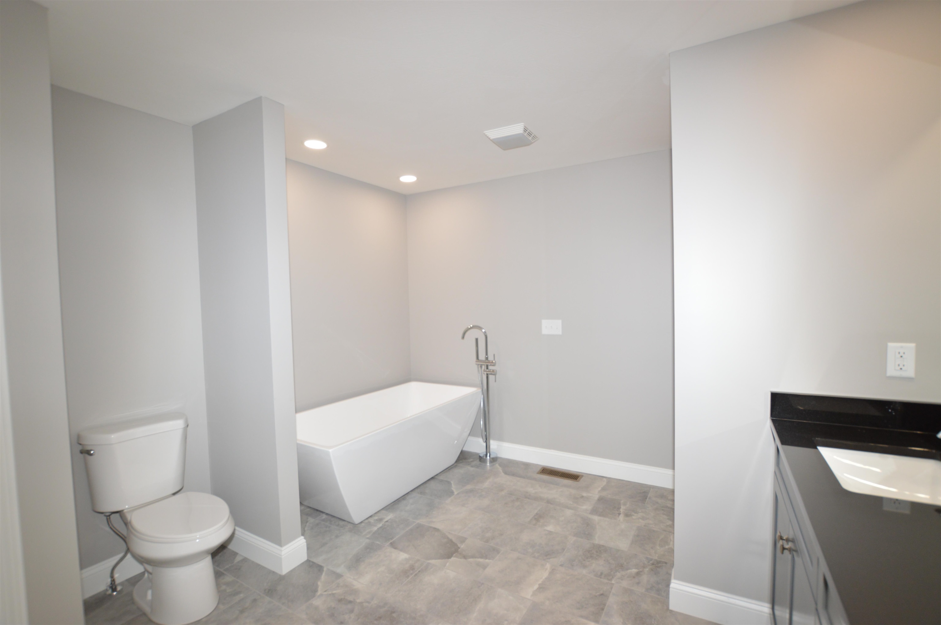 Concord, New Hampshire 03301, United States, 3 Bedrooms Bedrooms, ,3 BathroomsBathrooms,Residential,Active,117114