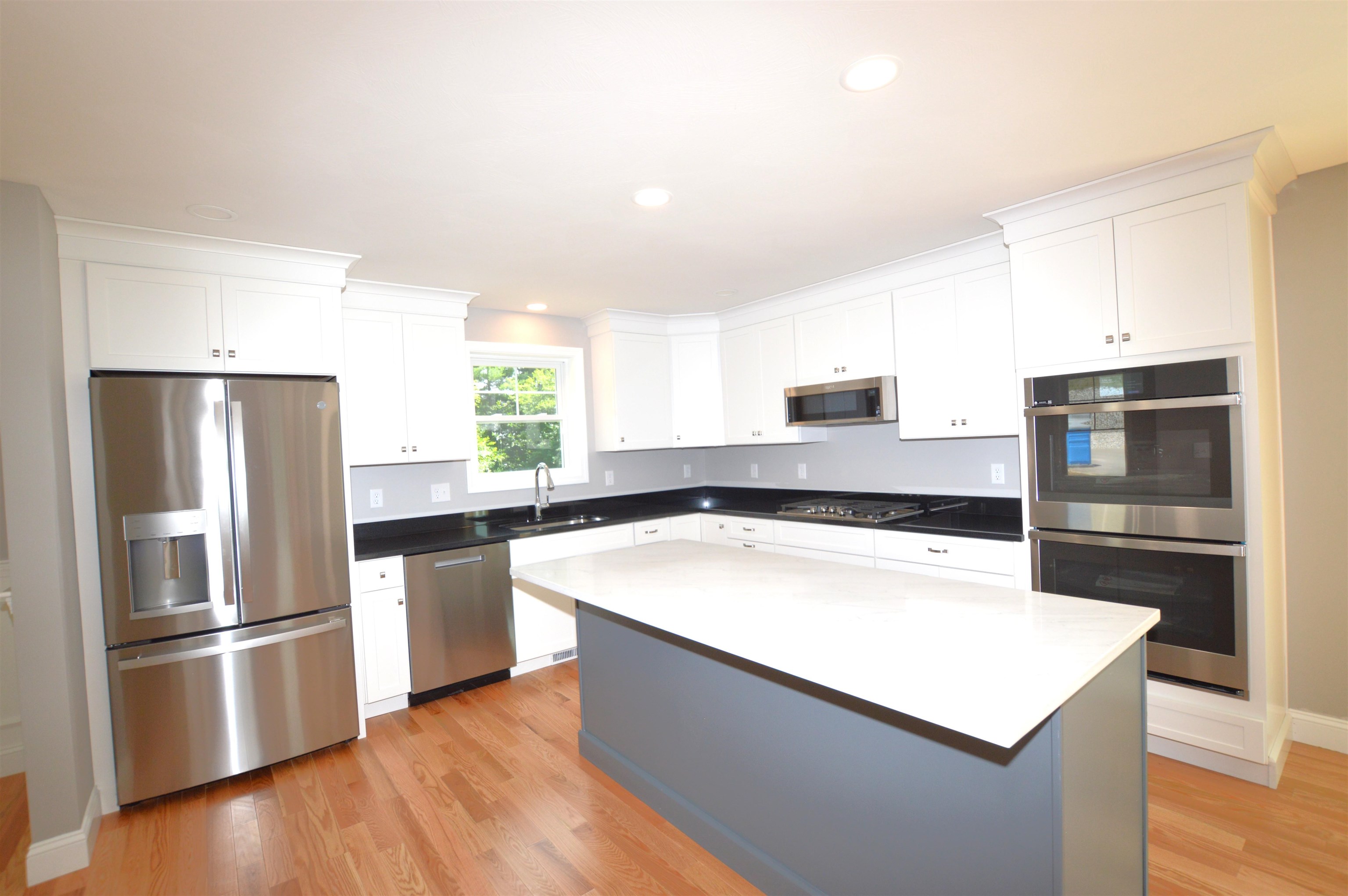 Concord, New Hampshire 03301, United States, 3 Bedrooms Bedrooms, ,3 BathroomsBathrooms,Residential,Active,117114