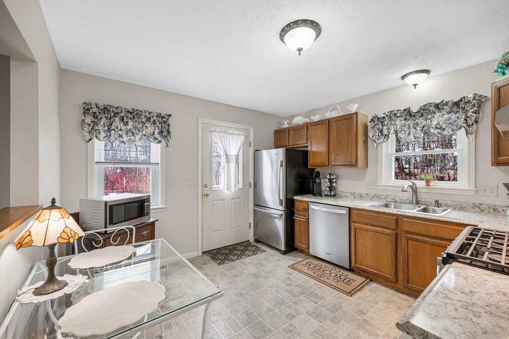 Photo of 11 Linden Street, Hudson, NH 03051 (MLS # 5080682)