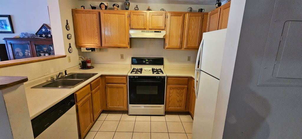 Photo of 96 River Road #303, Manchester, NH 03104 (MLS # 5075890)