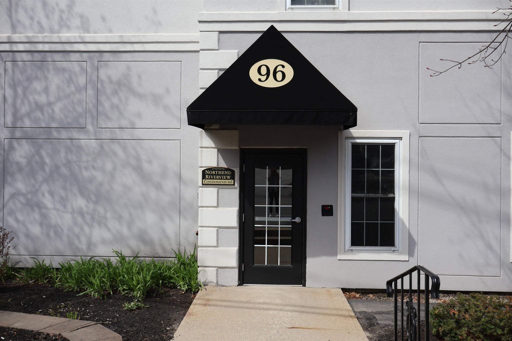 Photo of 96 River Road #303, Manchester, NH 03104 (MLS # 5075890)