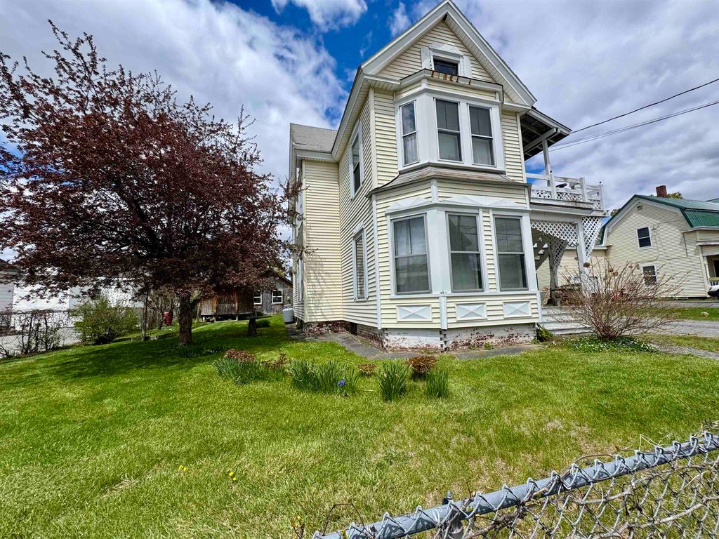 Photo of 11 Pine Street, Haverhill, NH 03785 (MLS # 5089607)