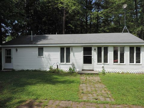 Photo of 60 Fern Circle #1-59, Fitzwilliam, NH 03447 (MLS # 5046683)