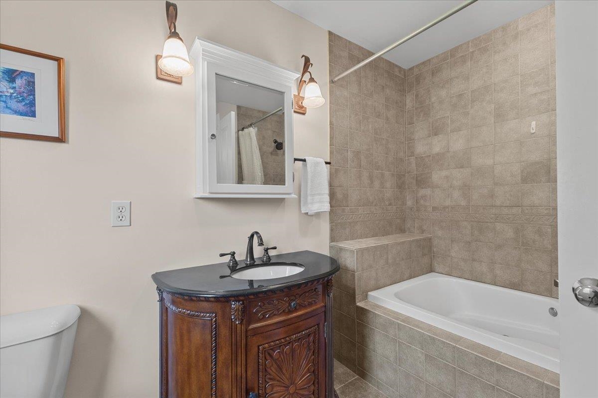 Waterbury, Vermont 05676, United States, 3 Bedrooms Bedrooms, ,3 BathroomsBathrooms,Residential,Active,173723