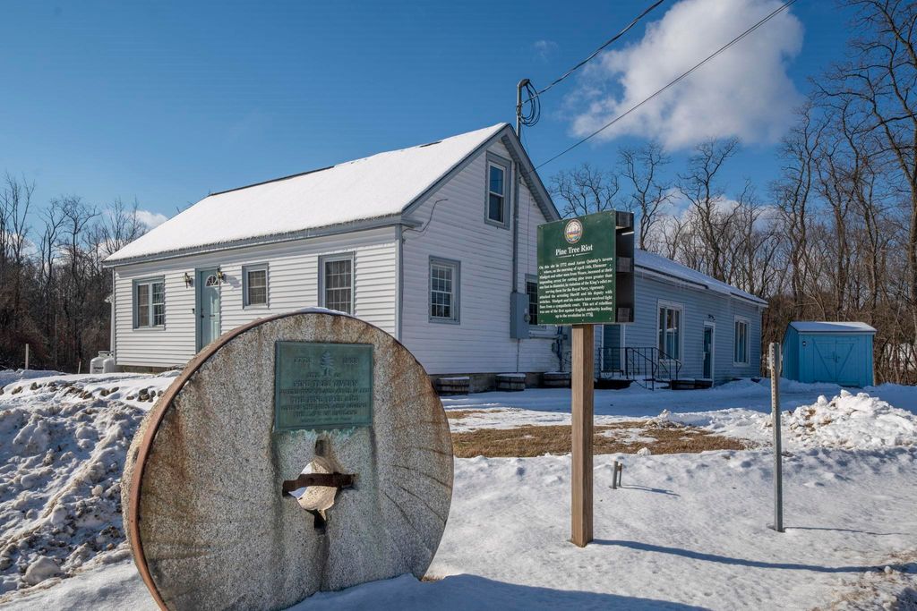 Photo of 733 South Stark Highway, Weare, NH 03281 (MLS # 5074852)