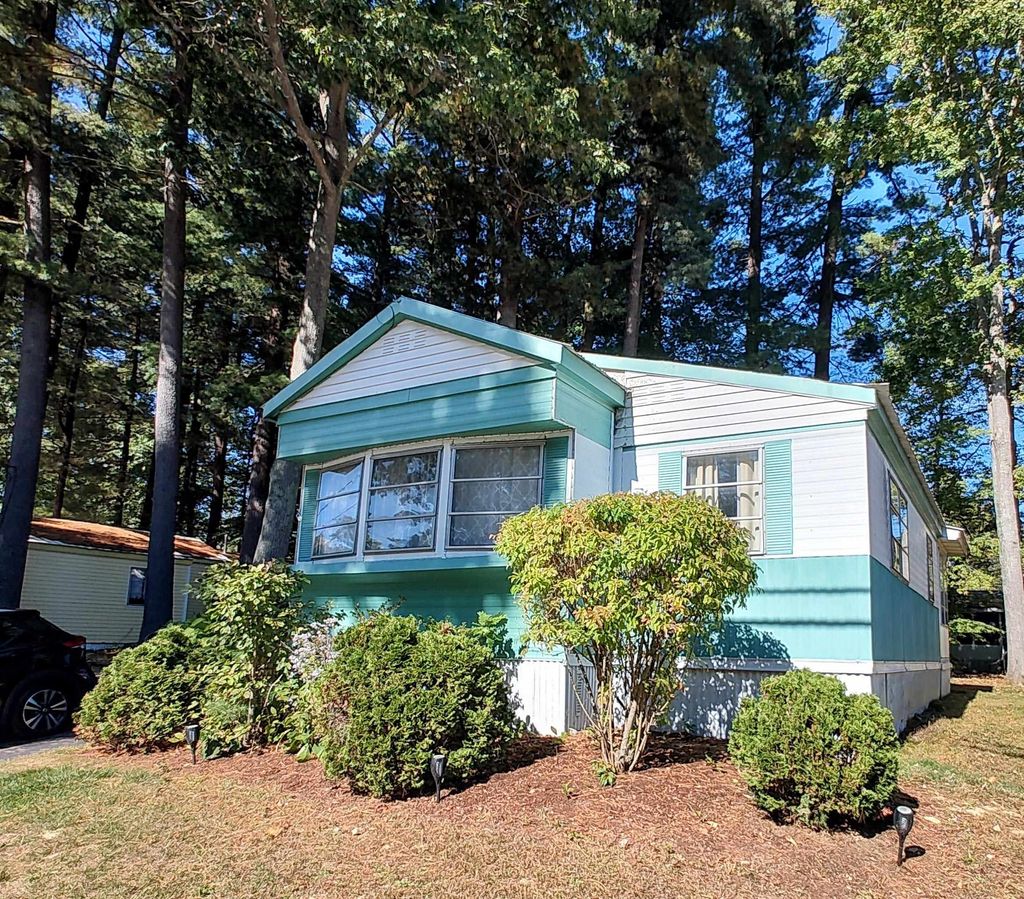 Photo of 116 Robin Hood Drive, Exeter, NH 03833 (MLS # 5064707)