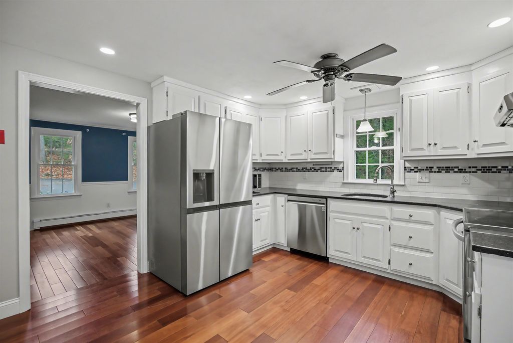 Photo of 42 Country Road, Hampstead, NH 03826 (MLS # 5070826)