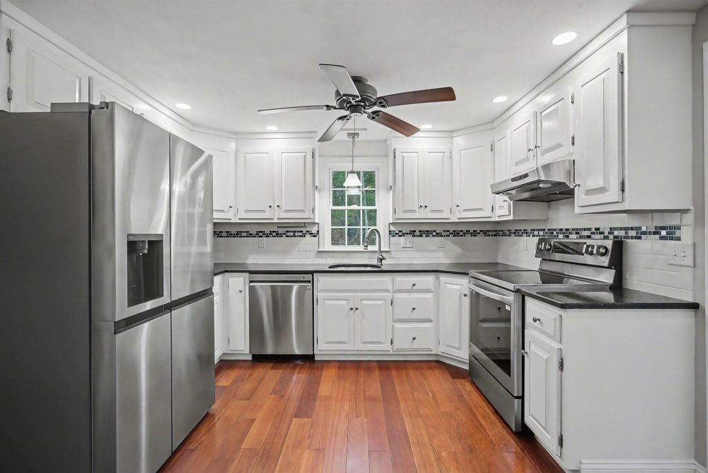 Photo of 42 Country Road, Hampstead, NH 03826 (MLS # 5070826)