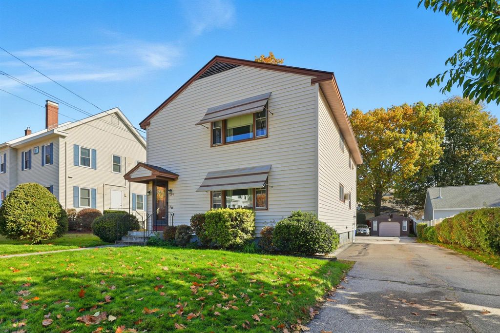 Photo of 699 Chestnut Street, Manchester, NH 03104 (MLS # 5067253)