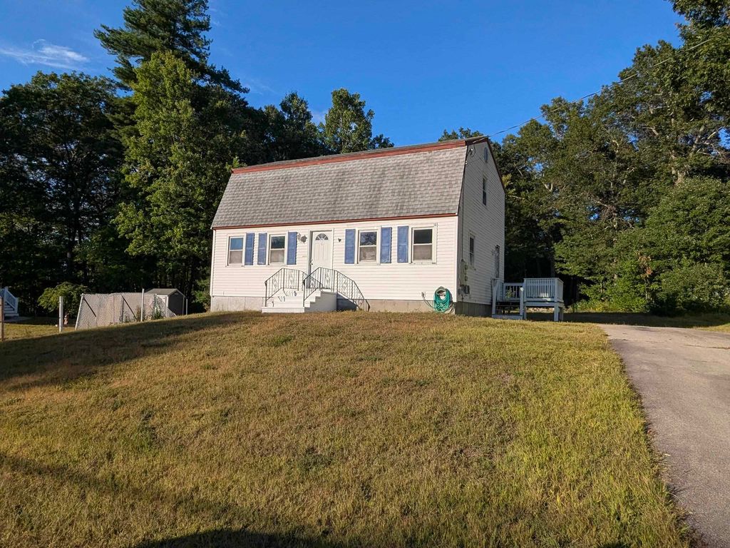 Photo of 6 Michael Avenue, Derry, NH 03038 (MLS # 5059709)