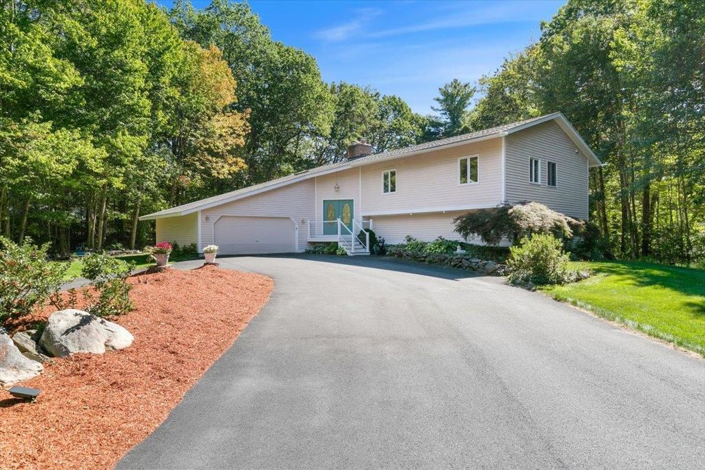 Photo of 12 Oriole Road, Windham, NH 03087 (MLS # 5063120)