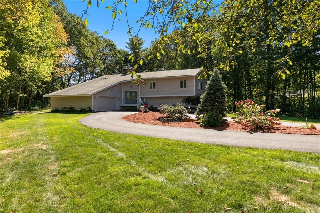 Photo of 12 Oriole Road, Windham, NH 03087 (MLS # 5063120)