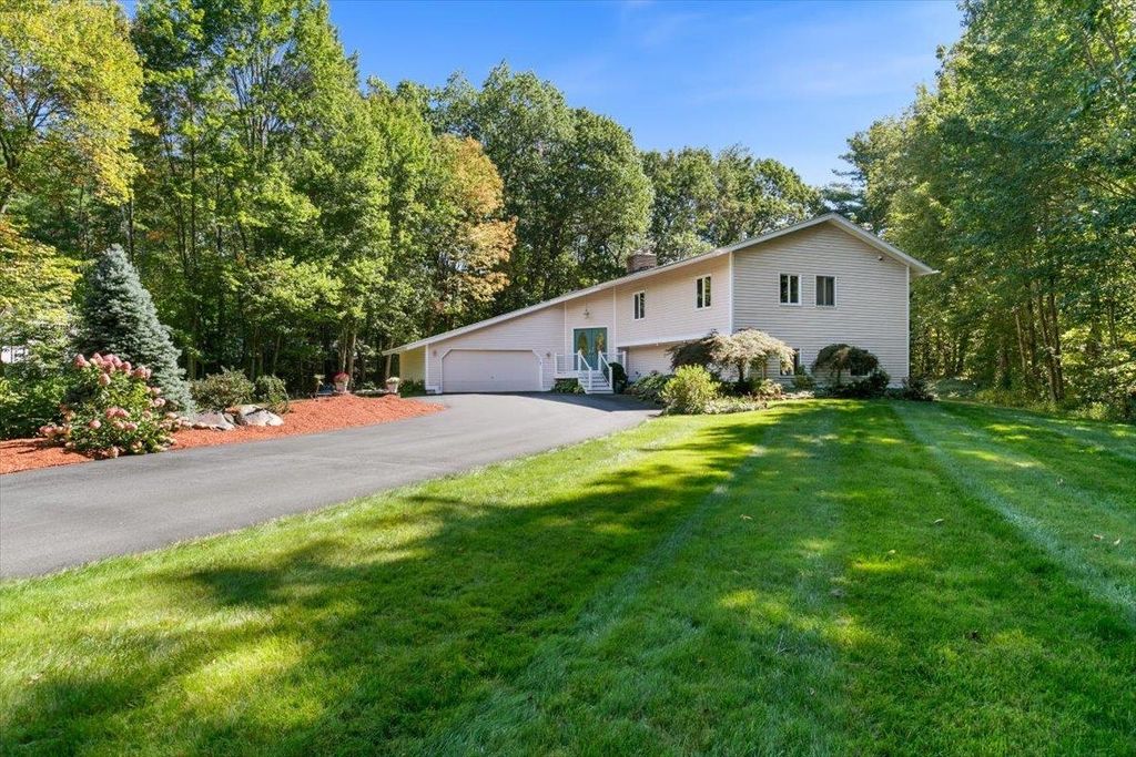 Photo of 12 Oriole Road, Windham, NH 03087 (MLS # 5063120)
