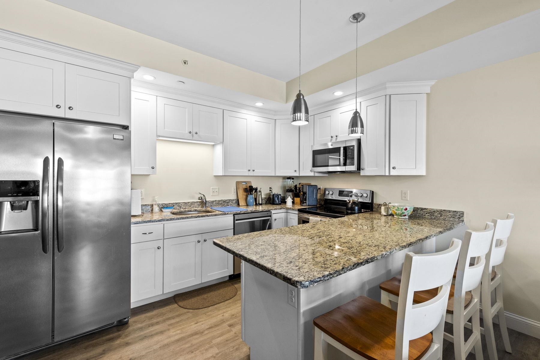 128 Ashworth Avenue 303