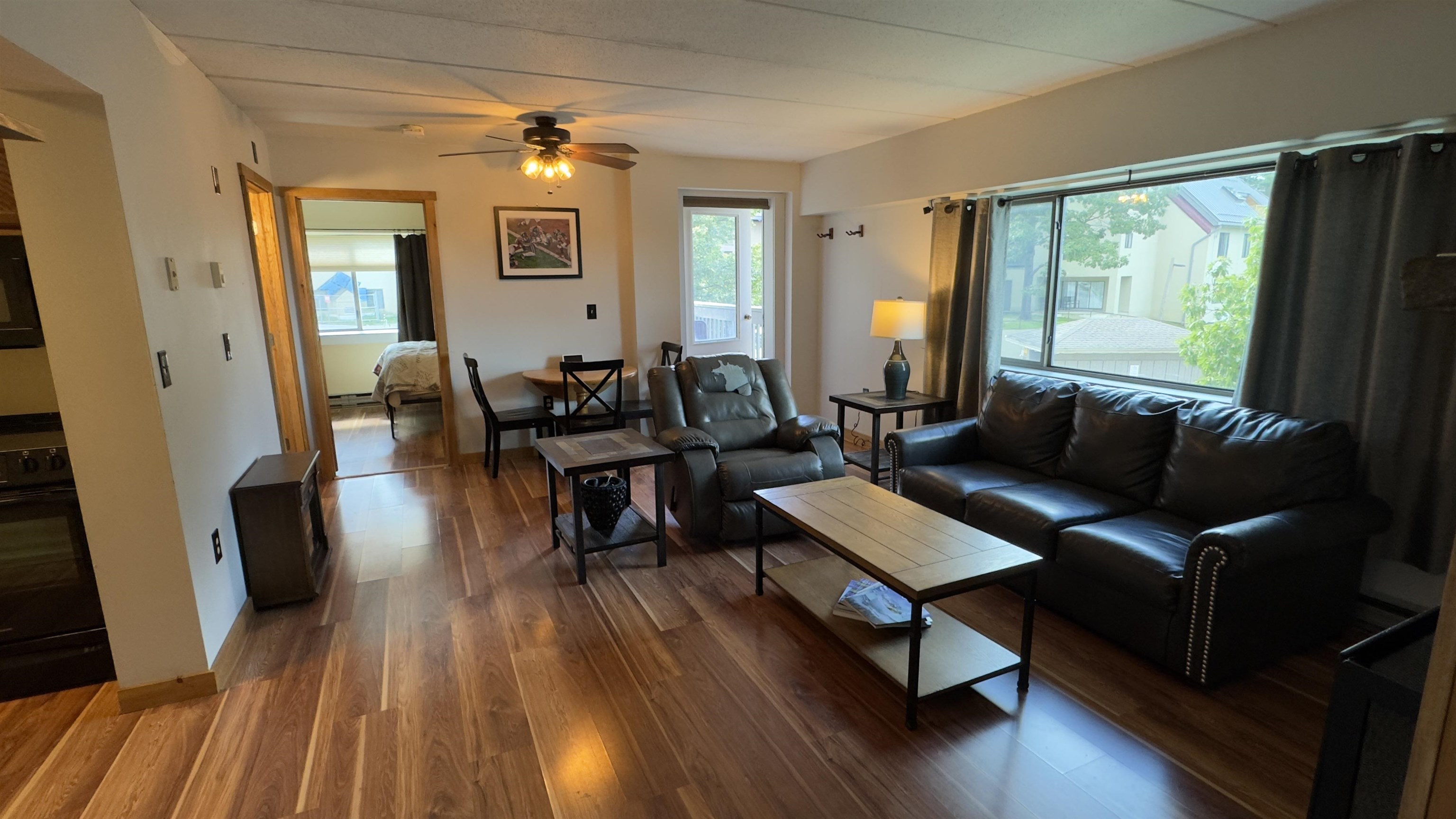 135 E Mountain Road 1E6