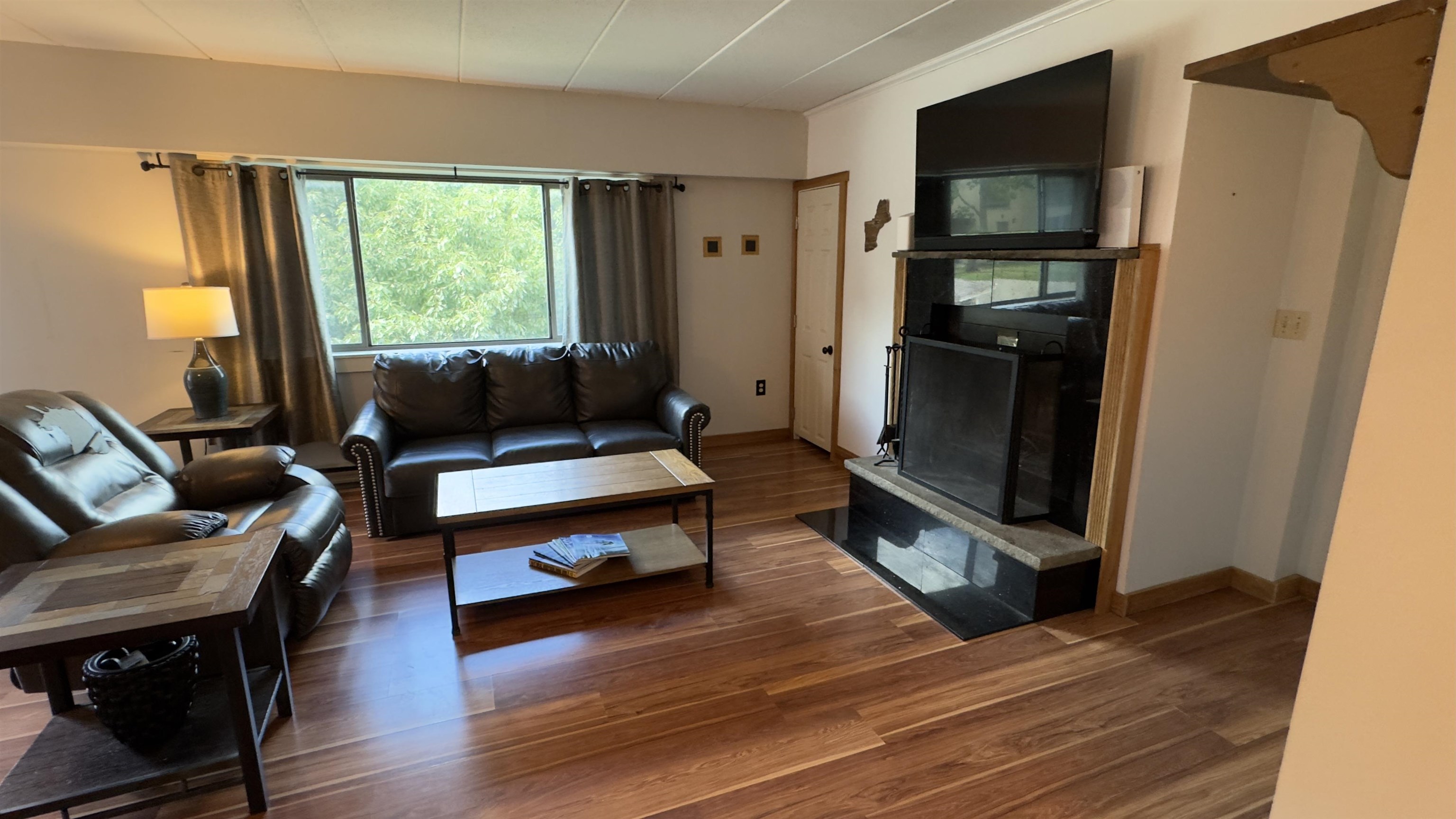 135 E Mountain Road 1E6